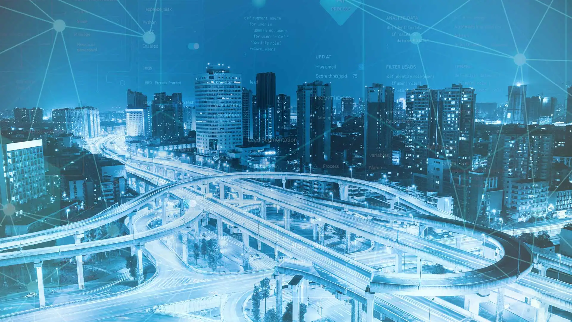 visuale notturna di una città collegata da una complessa ragnatela di strade