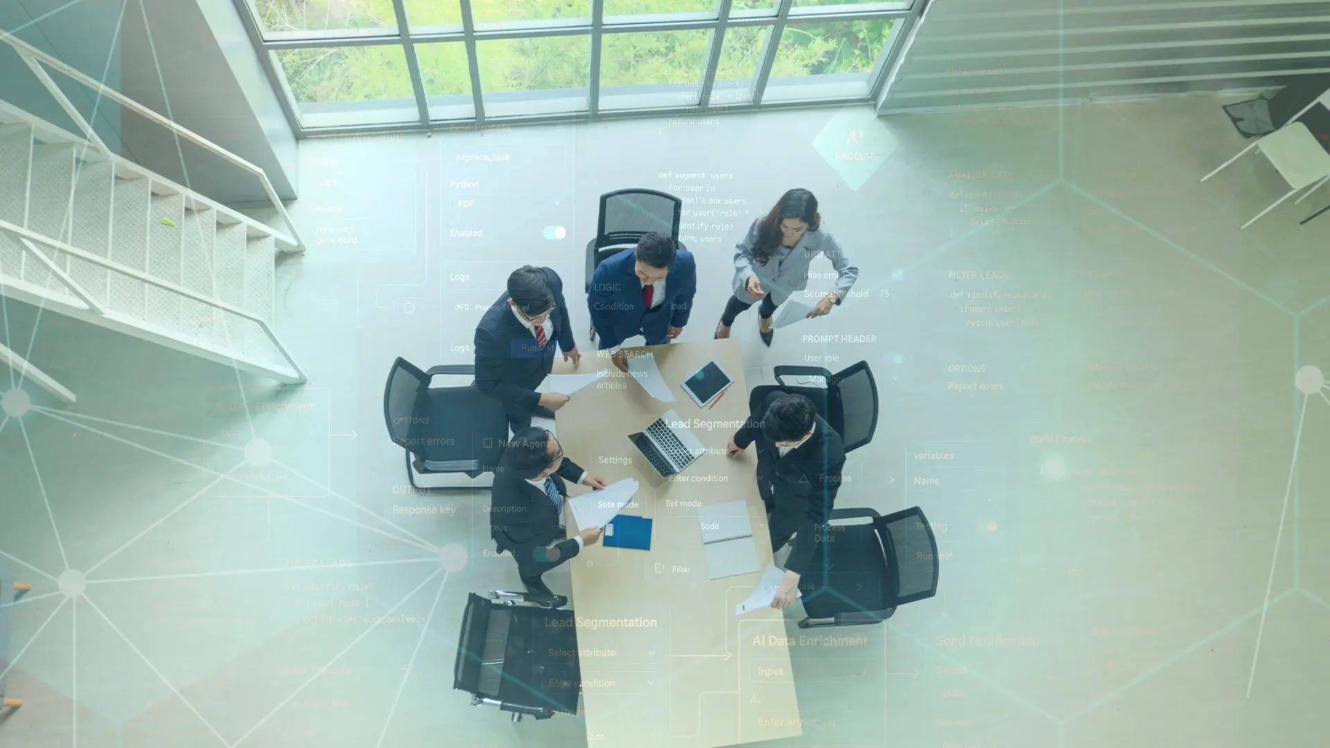 team aziendale organizzato ed efficiente intorno ad un tavolo organizza il lavoro.